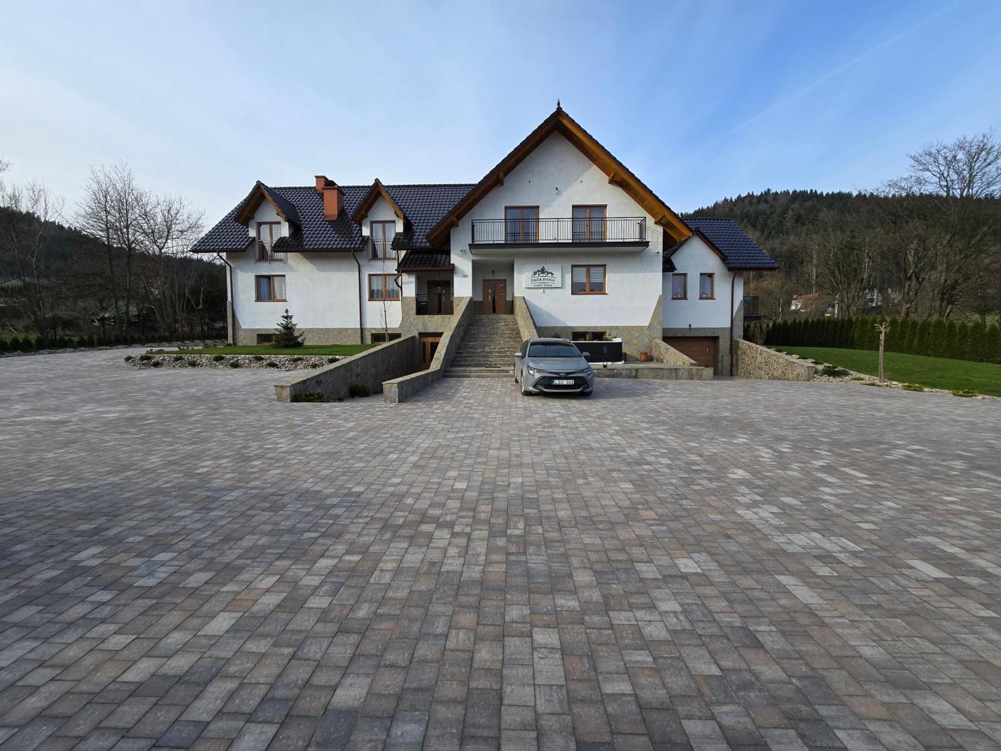 Dwor Bysina Villa Myślenice Eksteriør billede